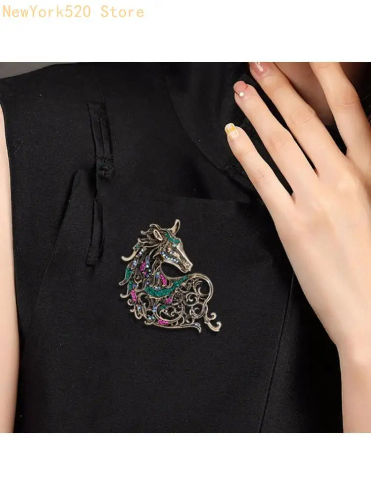 Retro Rhinestone Horse Brooch – Alloy Lapel Pin for Women