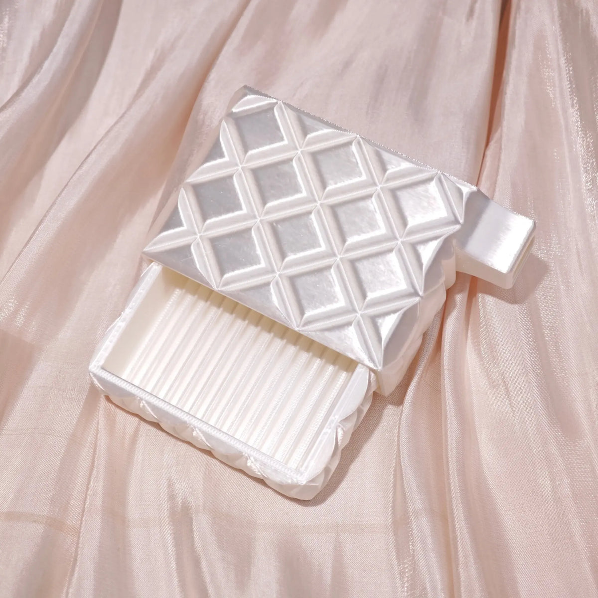 VIBE 15-Pc Pearlescent Air Cushion Bean Shovel Makeup Brush Set