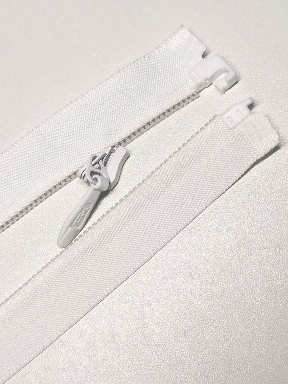 YKK5 Invisible Closed-End Zipper – Wedding Dress & Thick Fabric