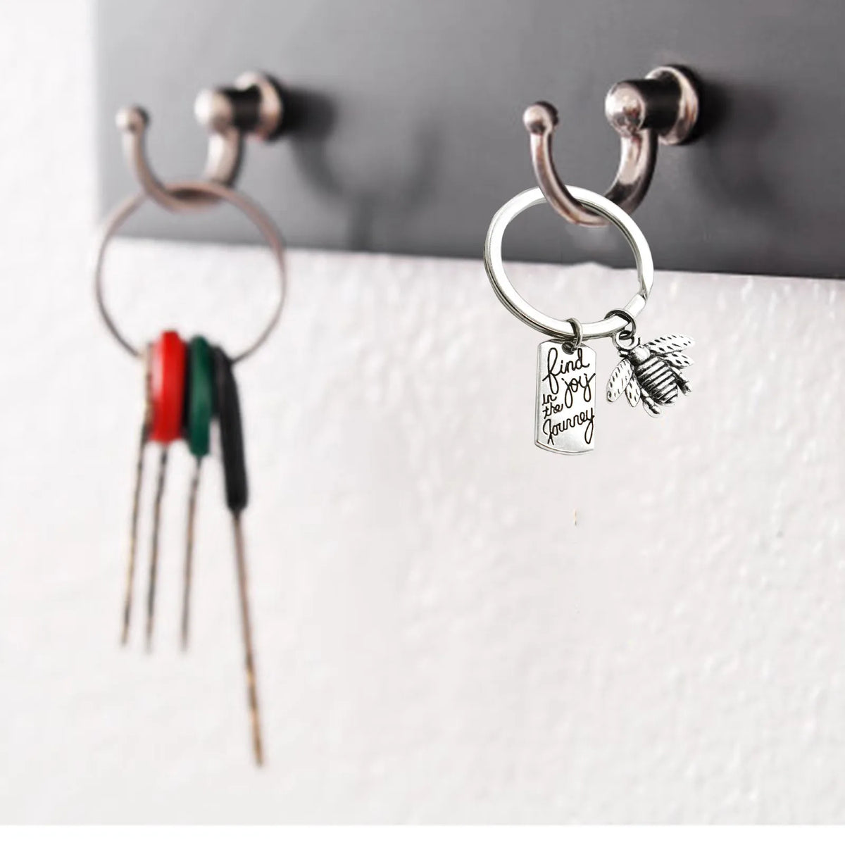 Bee Flower Charm Keychain – Aluminium Alloy Mom Gift Key Ring