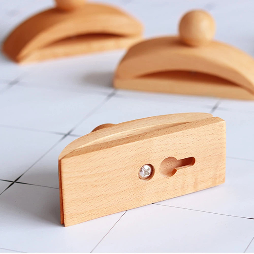Wooden Quilt & Tapestry Wall Hangers – Blanket Clamp Clips