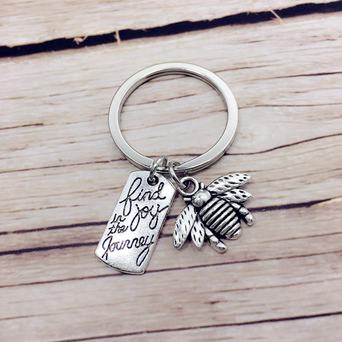 Bee Flower Charm Keychain – Aluminium Alloy Mom Gift Key Ring
