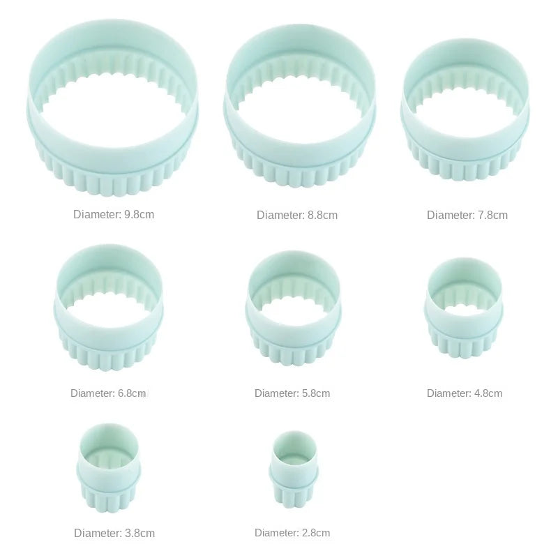 8-Piece Double-Sided Round Wave Cookie Cutters – Green Set