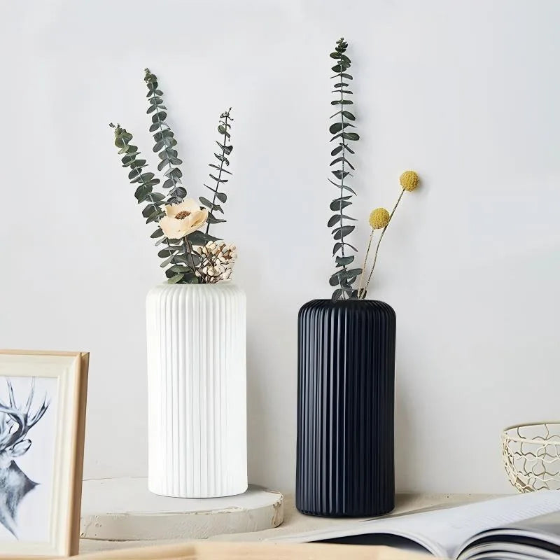Nordic Minimalist Bud Vase – Small Tabletop Flower Holder