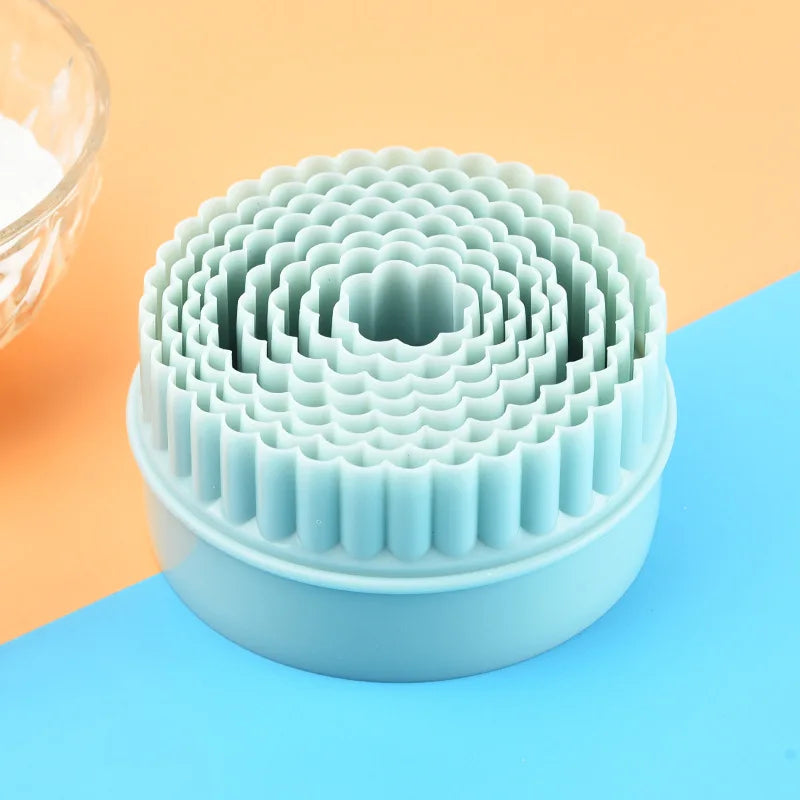 8-Piece Double-Sided Round Wave Cookie Cutters – Green Set