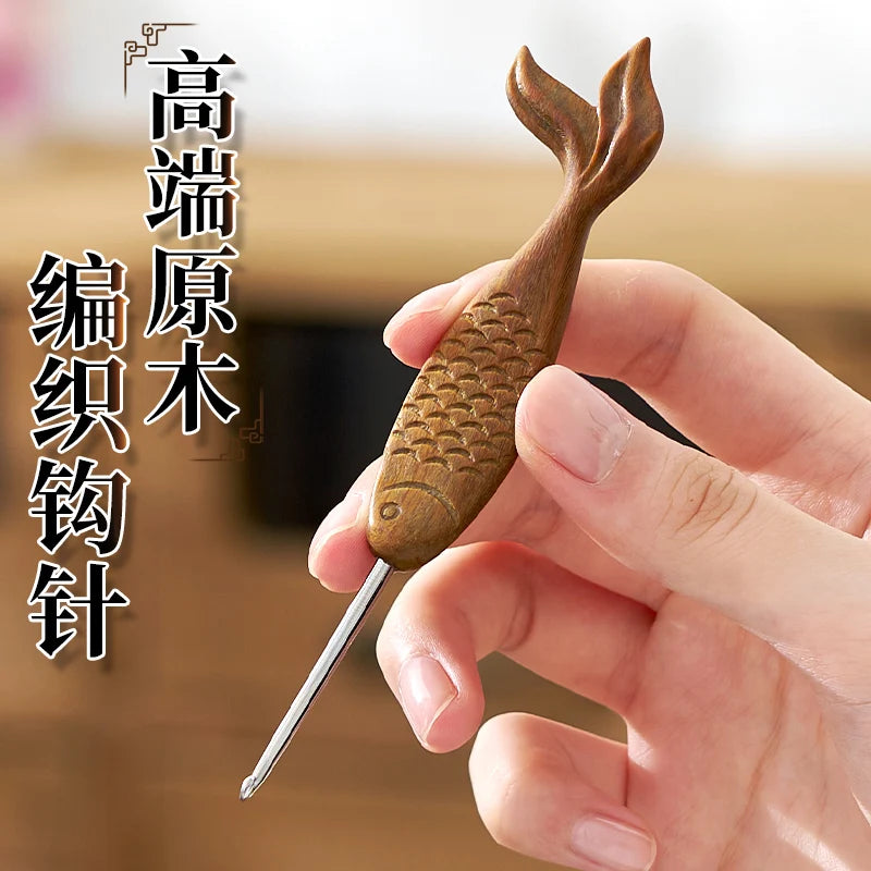 Sandalwood Handle Crochet Hooks Set 0.4–6.0mm | Goldfish Design