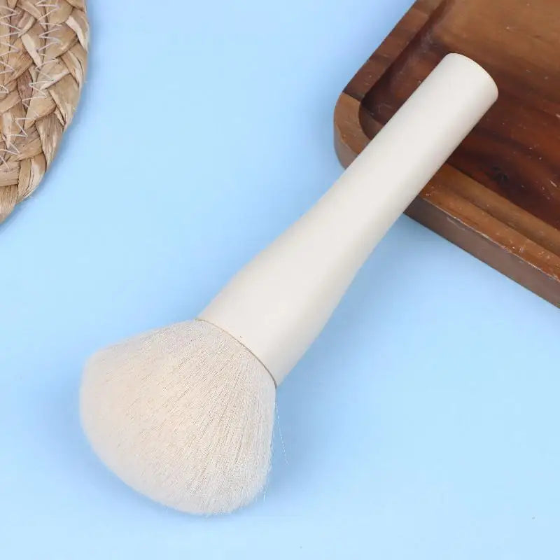 Gege Bear Large Powder & Blush Brush – Soft Nylon Makeup Tool
