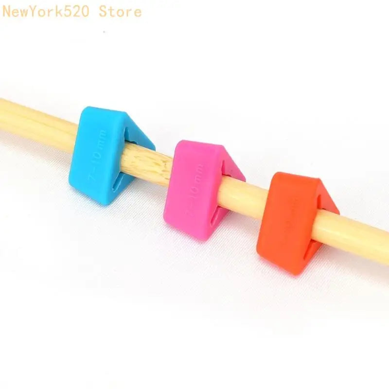 18-Pc Triangular Knitting Needle Stoppers & Point Covers