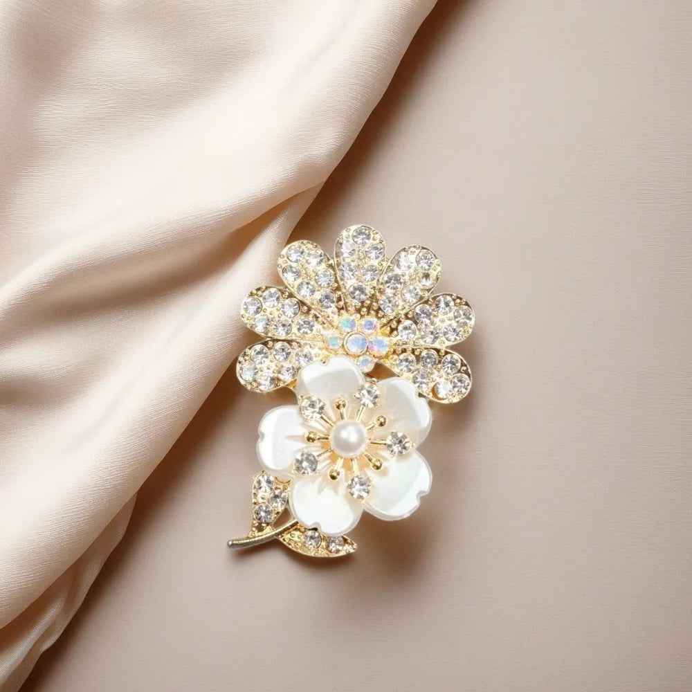 Vintage Crystal Rhinestone Flower Brooch – Pearl Alloy Floral Pin
