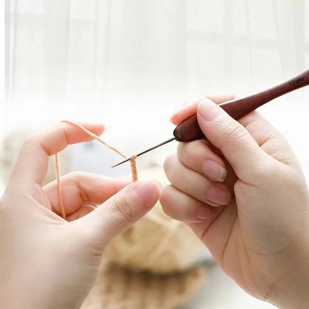 Sandalwood Crochet Hook 2.0–6.0mm Stainless Steel Weaving Tool