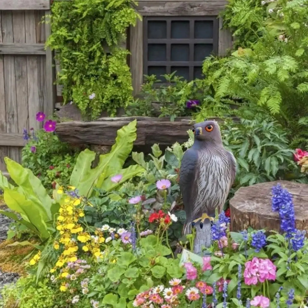 Large Plastic Eagle Decoy – Realistic Outdoor Bird Deterrent