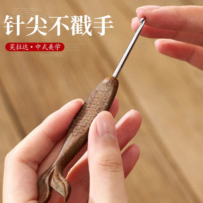 Sandalwood Handle Crochet Hooks Set 0.4–6.0mm | Goldfish Design