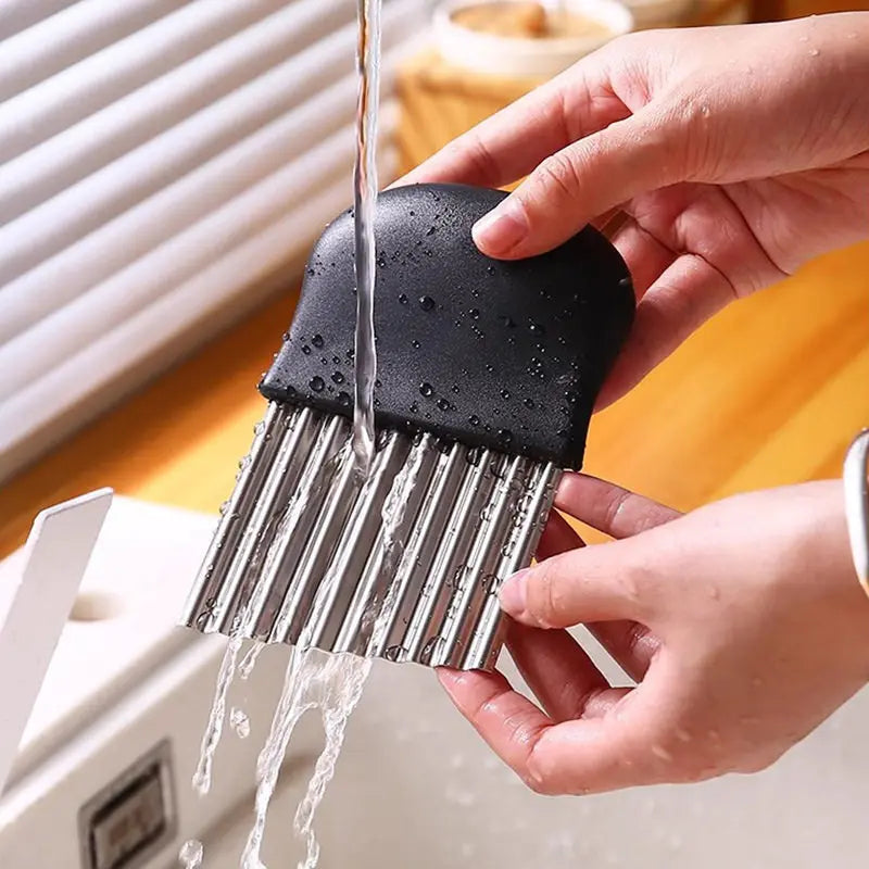 Stainless Steel Crinkle Cutter – Wavy Potato & Veggie Slicer