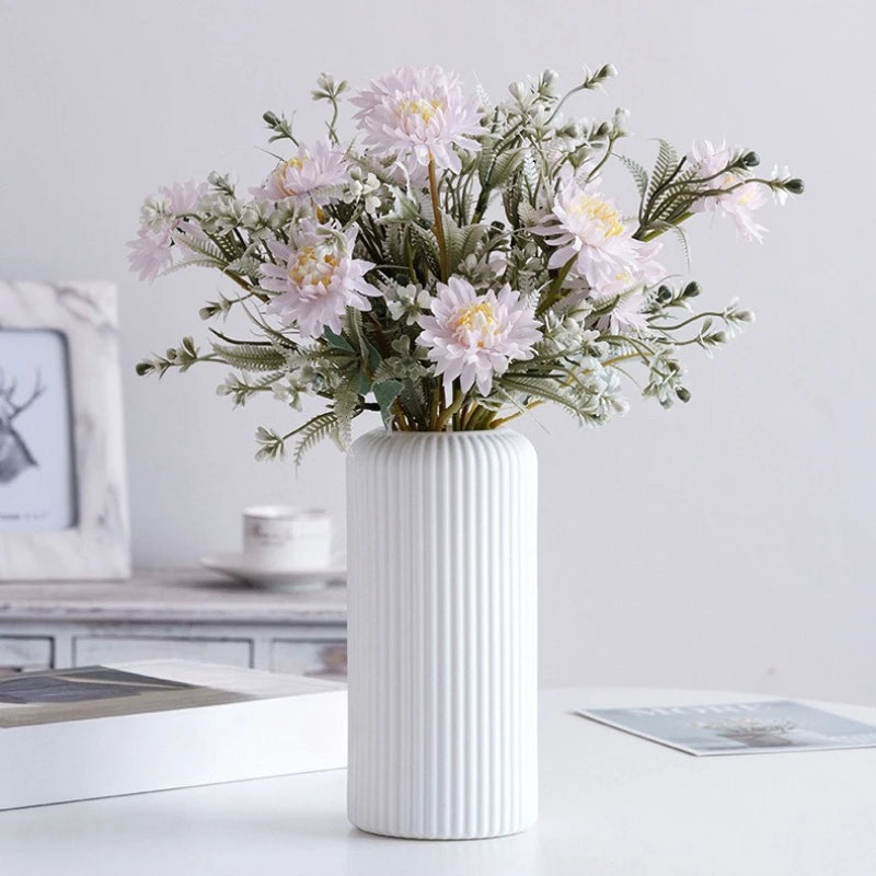 Nordic Minimalist Bud Vase – Small Tabletop Flower Holder