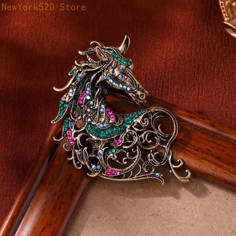 Retro Rhinestone Horse Brooch – Alloy Lapel Pin for Women