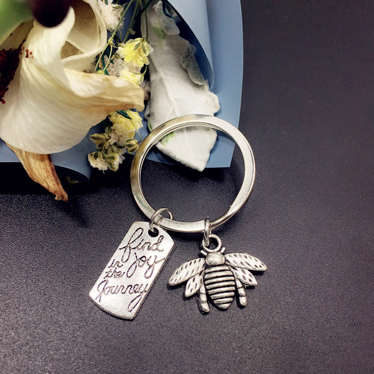 Bee Flower Charm Keychain – Aluminium Alloy Mom Gift Key Ring